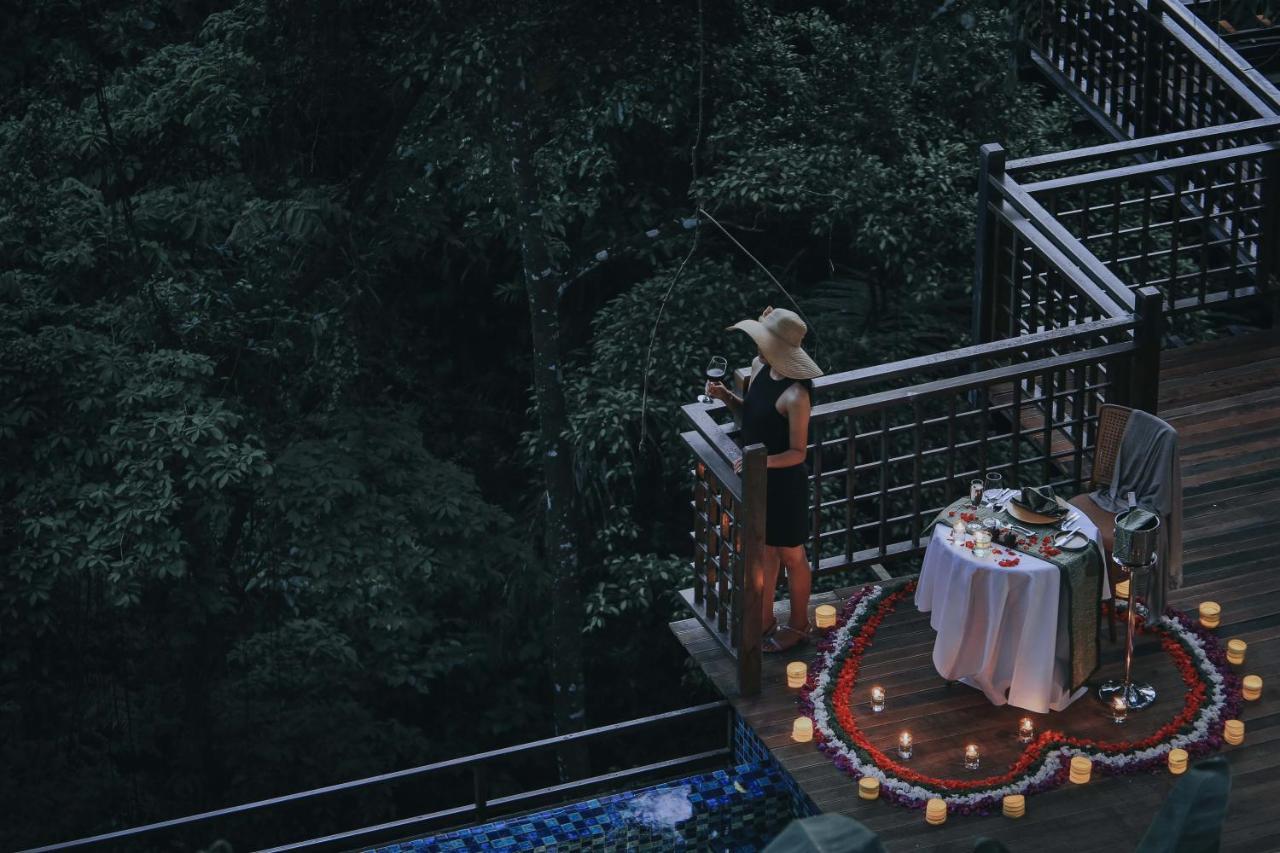 The Sebali Resort Убуд Екстер'єр фото A woman at a romantic dinner