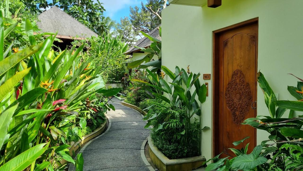 The Sebali Resort Убуд Екстер'єр фото Entrance to a villa at the resort