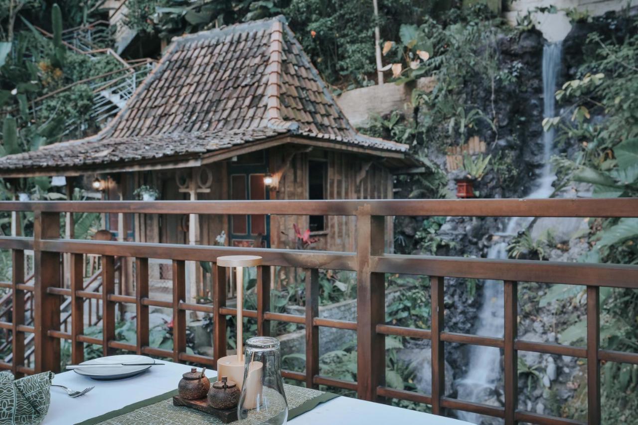 The Sebali Resort Убуд Екстер'єр фото A traditional onsen