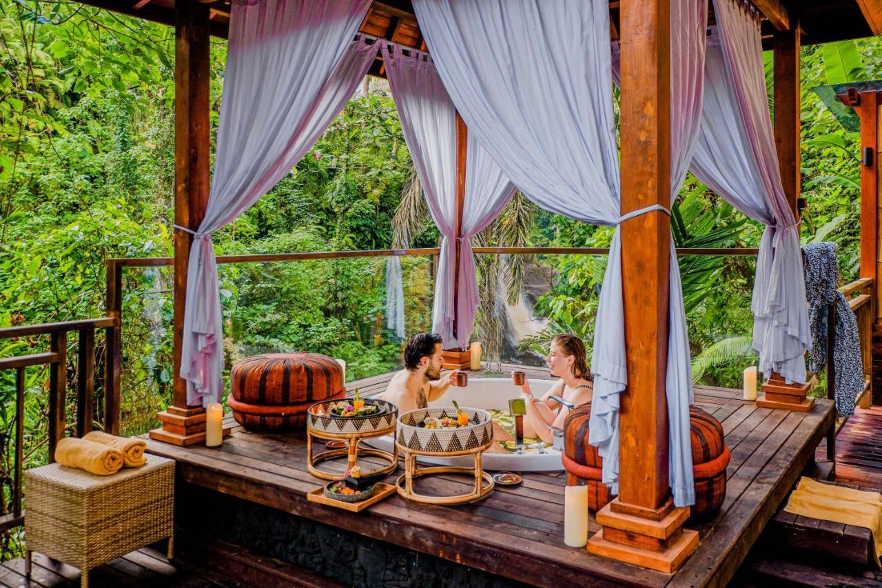 The Sebali Resort Убуд Екстер'єр фото The hot tub at the resort
