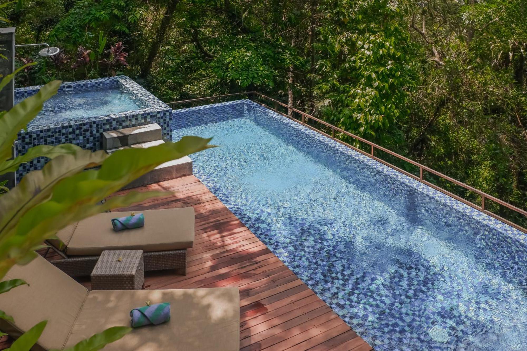 The Sebali Resort Убуд Екстер'єр фото Infinity pool at the resort