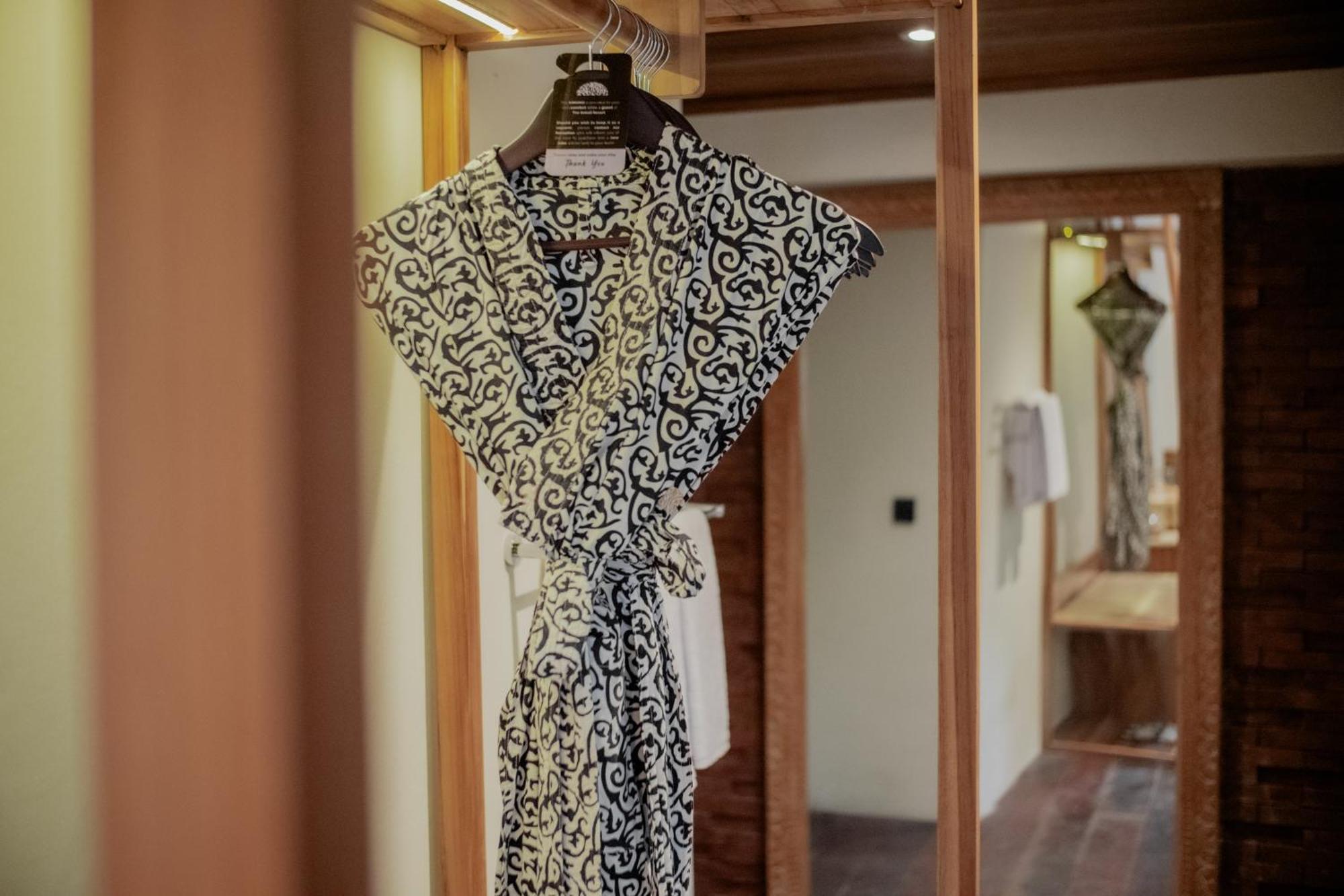 The Sebali Resort Убуд Екстер'єр фото A bathrobe hanging on a hanger